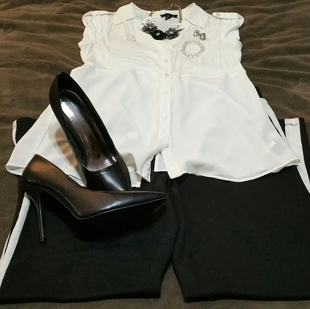 New Directions Black with White Strip Leggings